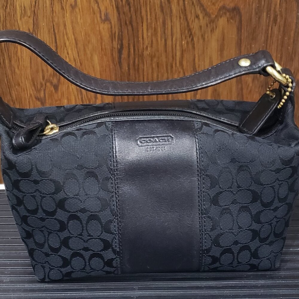 Adorable Coach Mini satchel bag